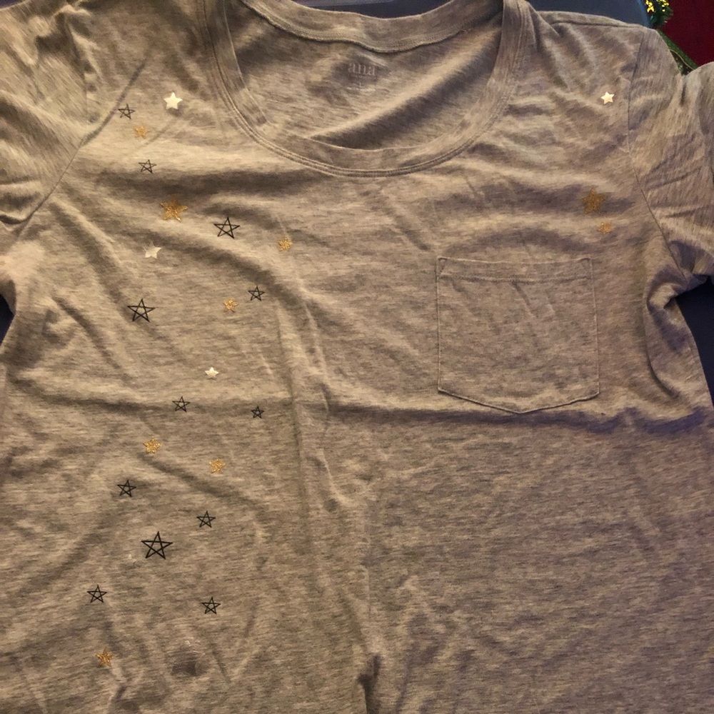 Ana gray tee size large